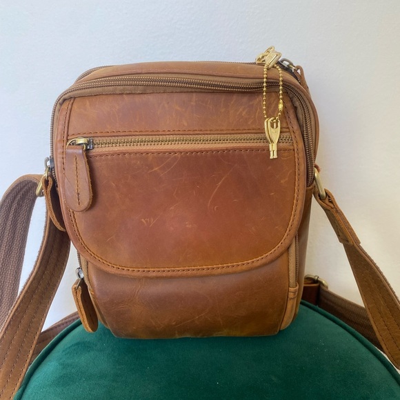 DISTRESSED UNISEX LEATHER CROSSBODY BAG BY ROMA LEATHERS - Picture 8 of 8